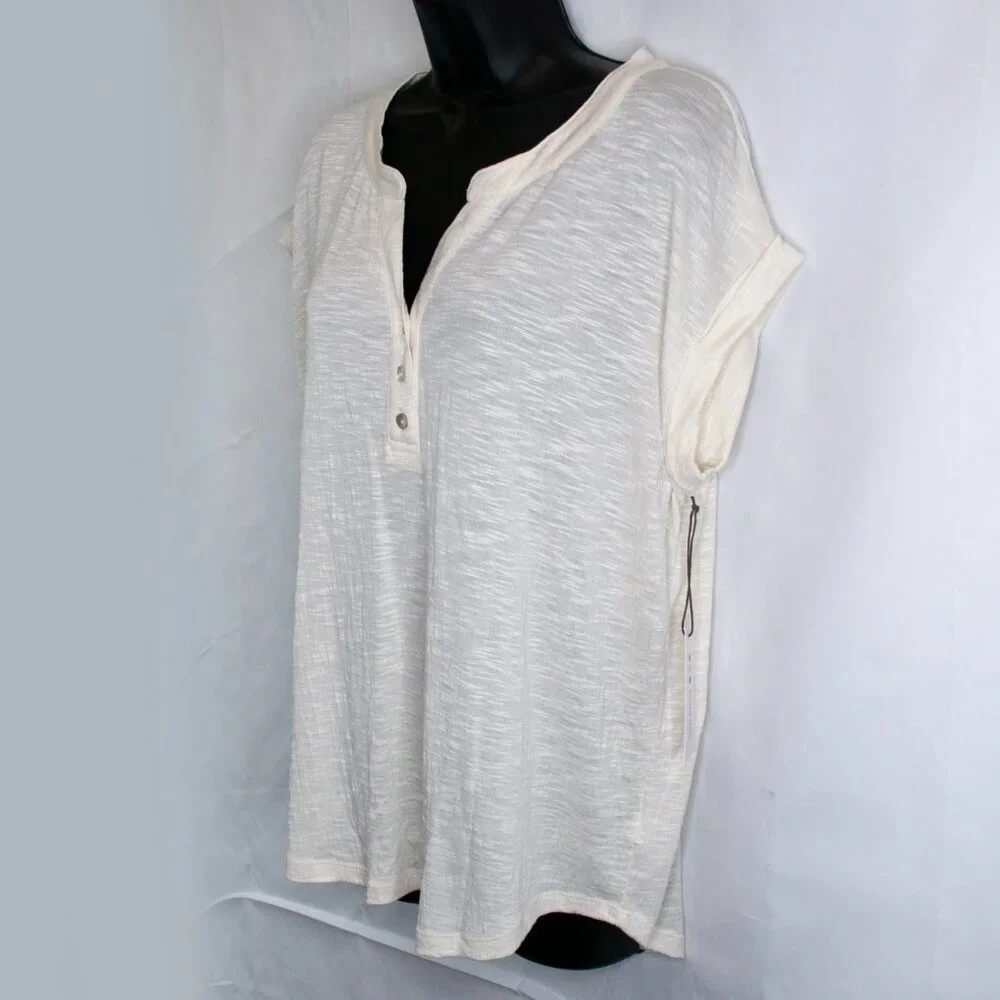 NEW Three Dots Textured Henley Tee Womens Medium M Cream Top T Shirt Casual G12